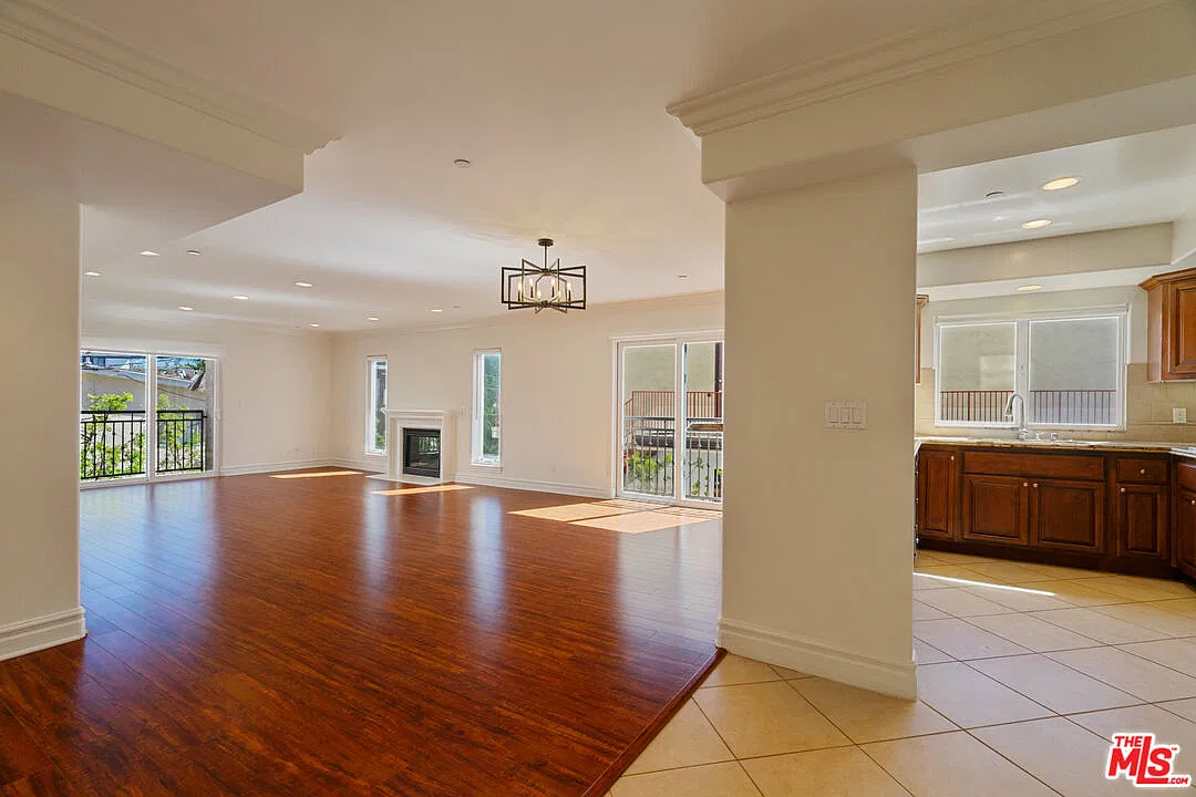 2 bed, 3.0 bath, 1500 sqft, $4,350 — Photo 1