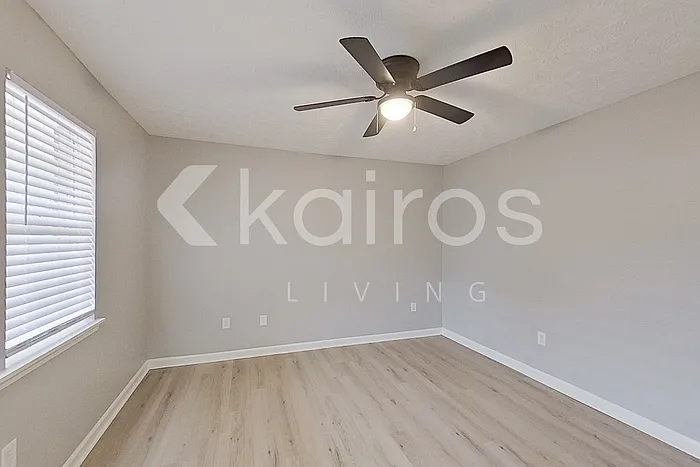 320 Deerpark Dr — Photo 14