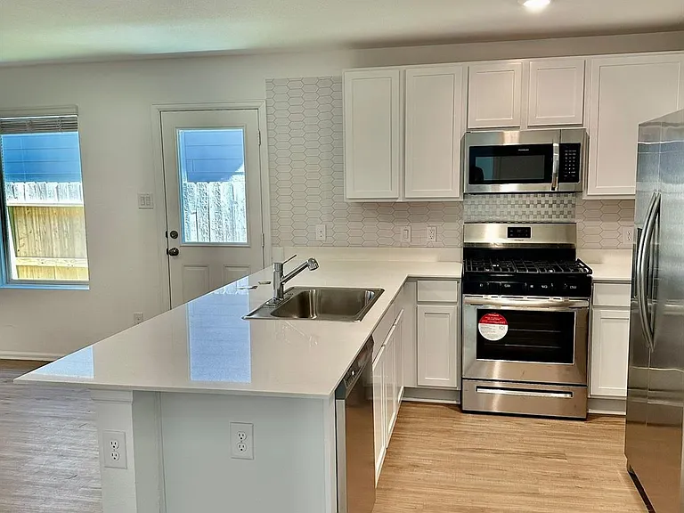20930 Zuccala Dr — Photo 8