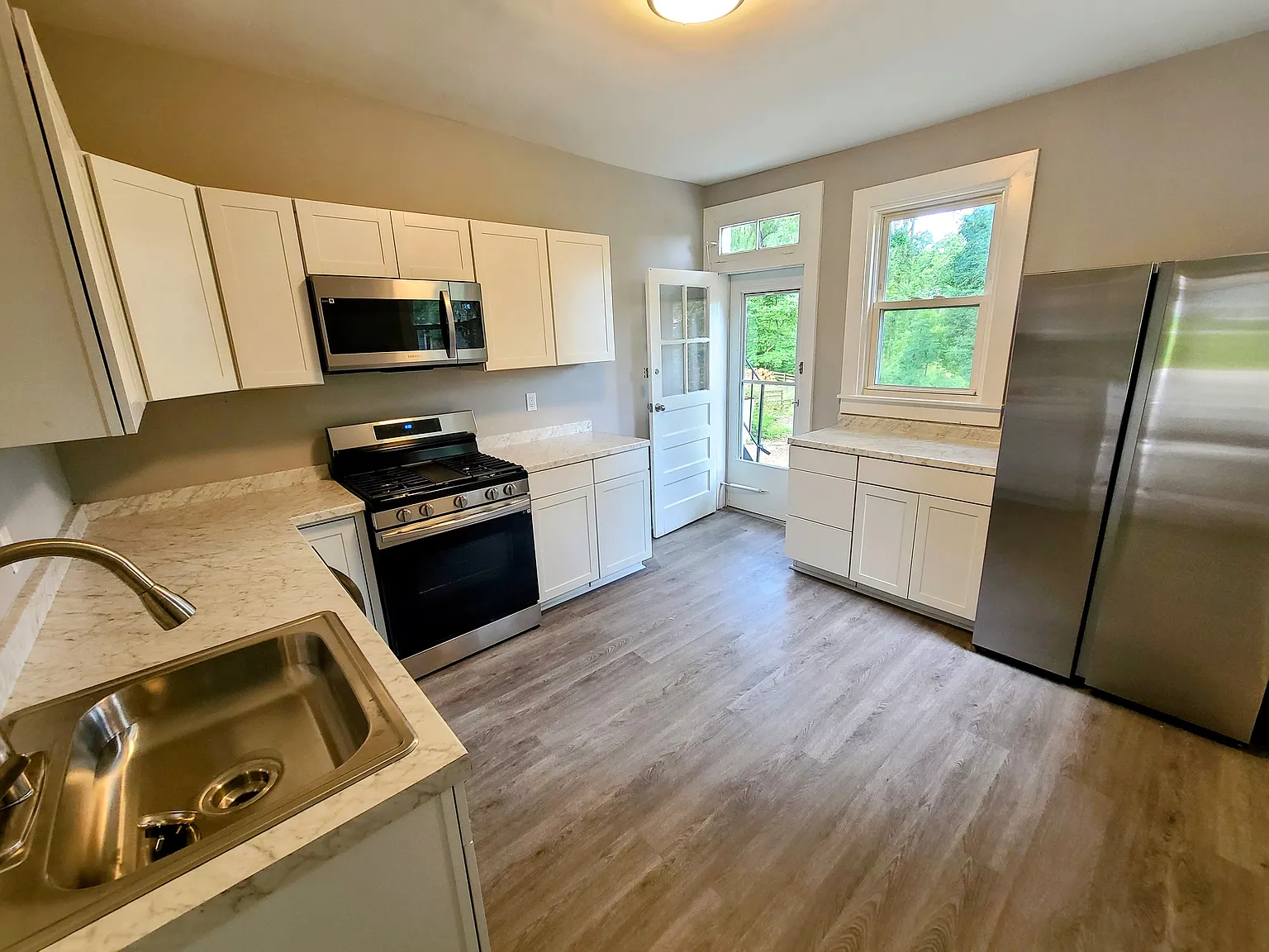 2 bed, 1275 sqft, $2,200 — Photo 4