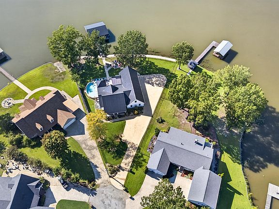 2nd image of 3465 River Pointe Dr
