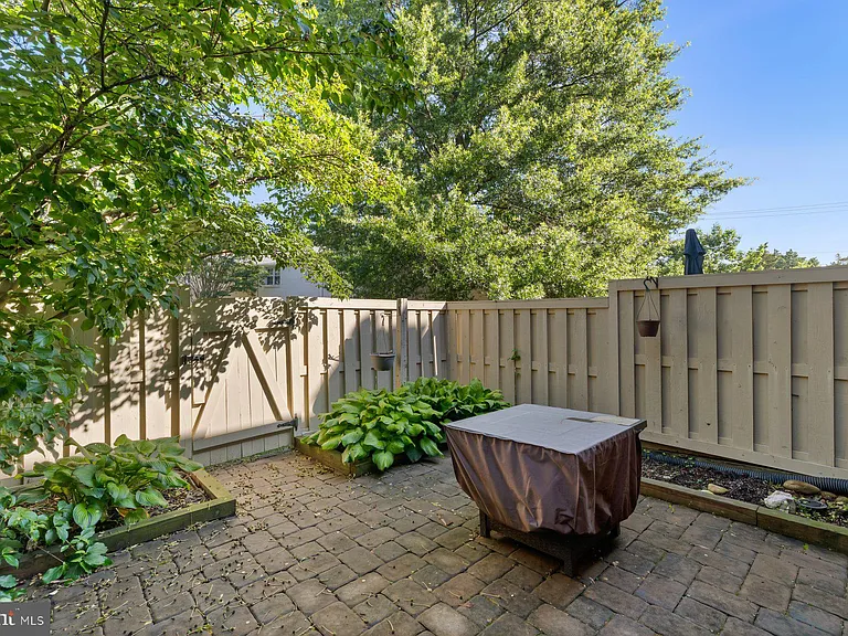 2512 N Dearing St — Photo 31