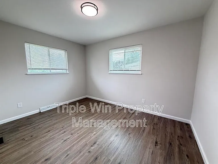 1315 Bobolink Dr — Photo 14