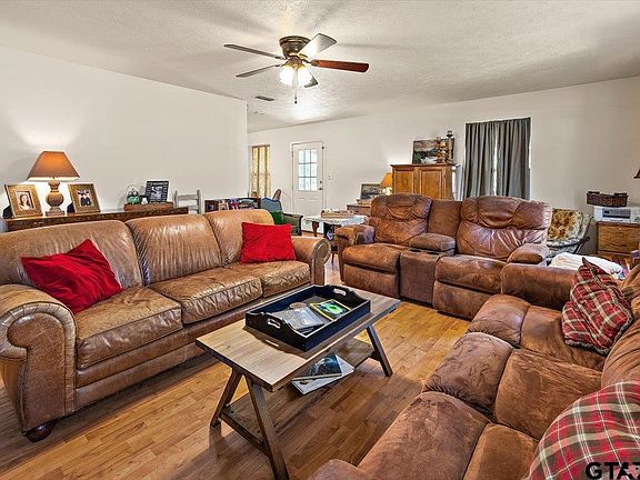 5th image of 110 Earl St