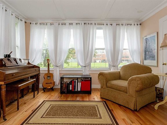 2nd image of 219 Lakeview Ave