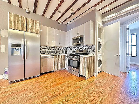 2nd image of 1170 Halsey St #10