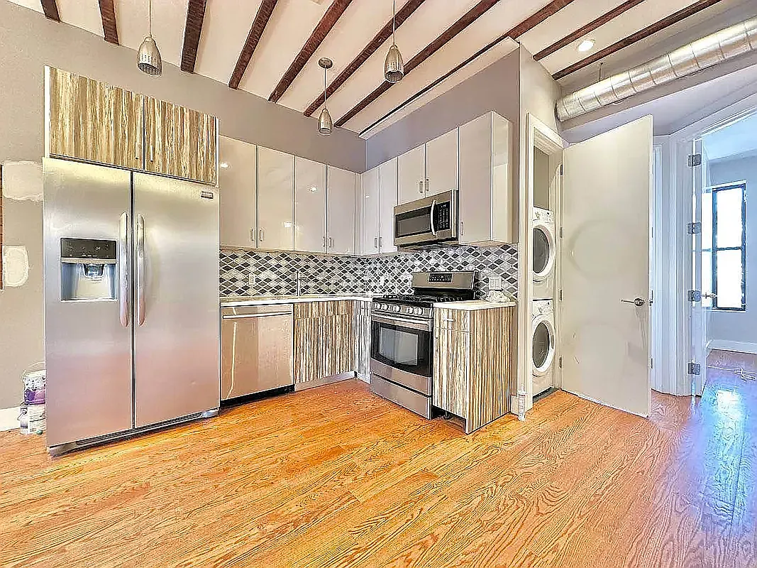 Building Photo - 1170 Halsey St #10