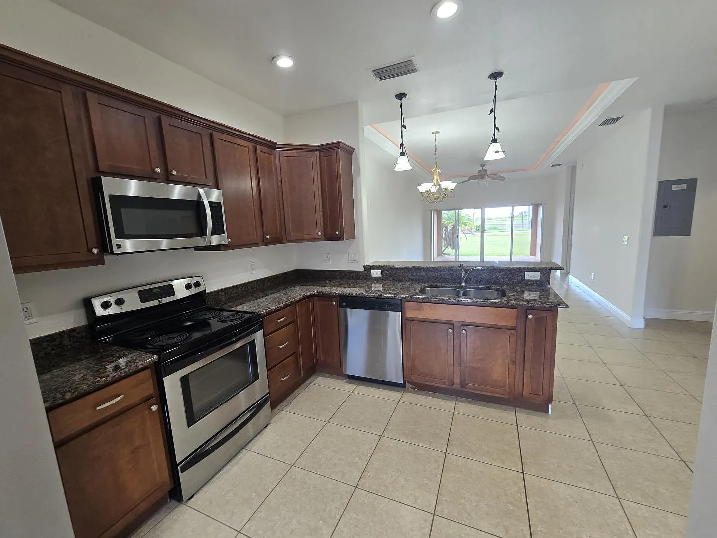 1033 Coronado Crt. - 1 story #4 — Photo 3