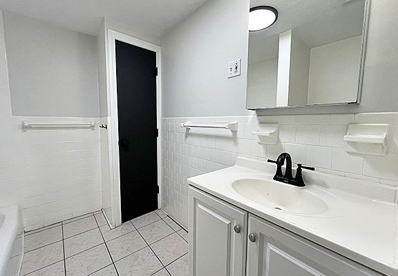5th image of 159 Brown St #6
