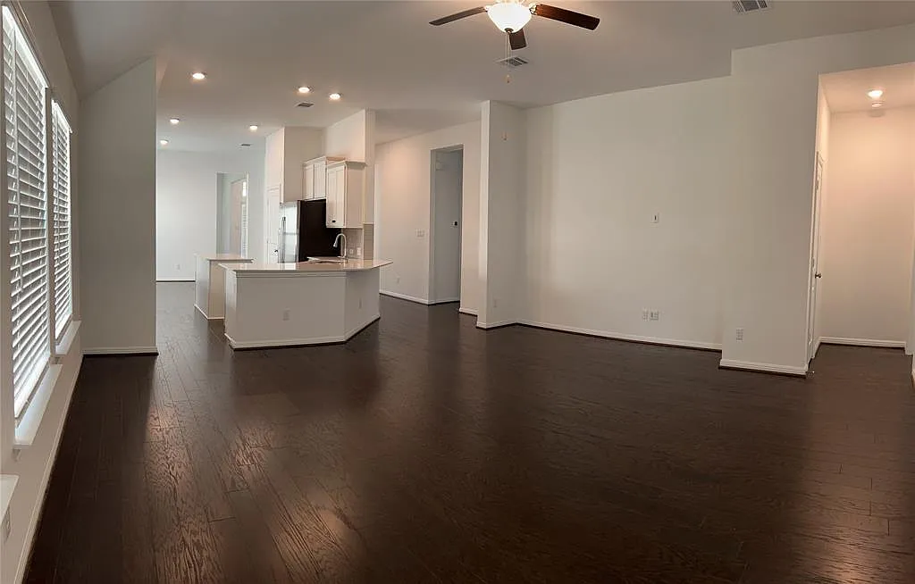 3 bed, 2.0 bath, 2046 sqft, $2,100 — Photo 4
