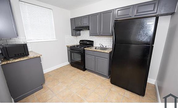 2nd image of 906 E Vernon Rd #2