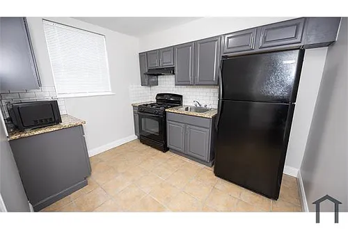906 E Vernon Rd #2 Photo 1