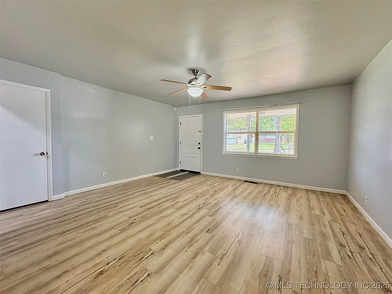 11311 E 15th Pl — Photo 3