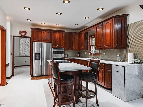 4th image of 1305 Greenmont Cir