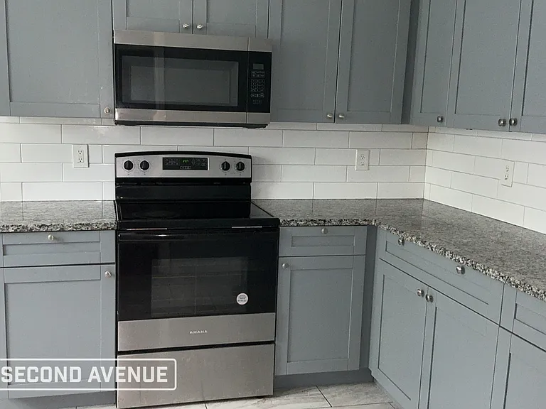 2587 Orchard St — Photo 2