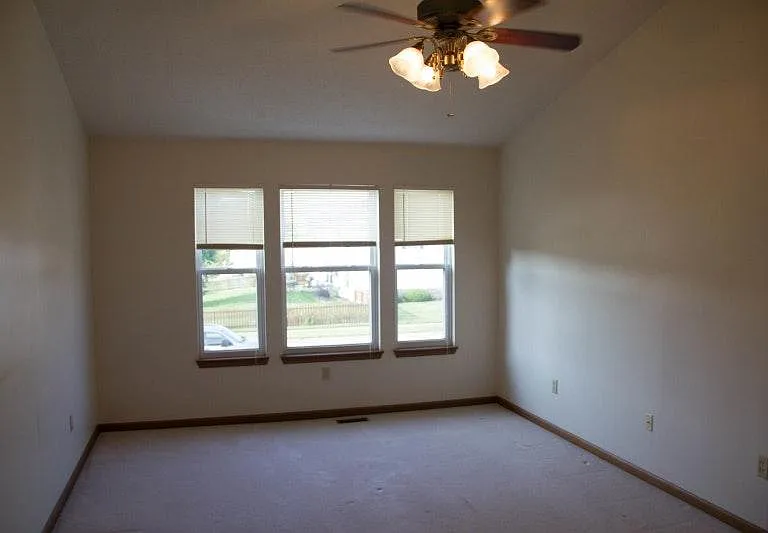5015 Wolflake Dr — Photo 6