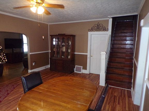 5th image of 256 Oak St