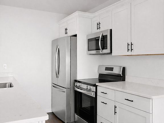 3rd image of 3752 E Abercrombie Cir