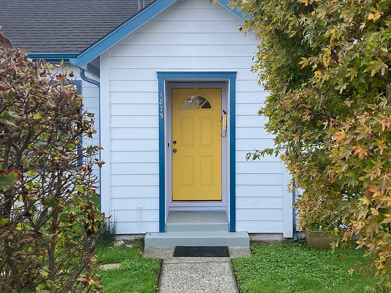 1875 Blakeslee Ave — Photo 2