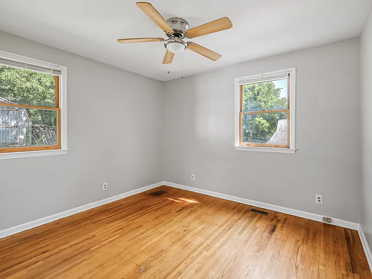320 Oak St — Photo 7