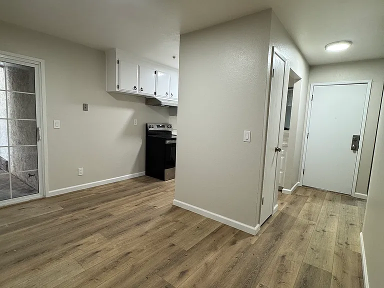 912 Civic Center Dr #2 — Photo 5