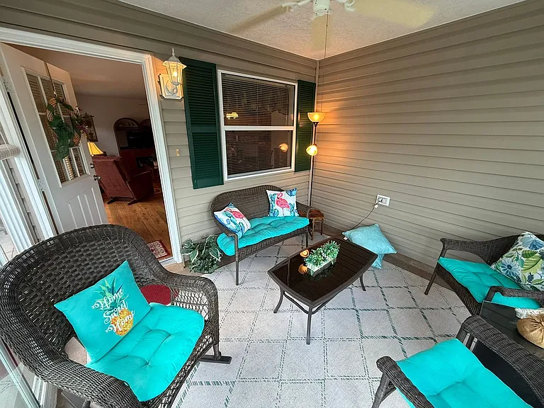 1725 Simpsonville Ln — Photo 3