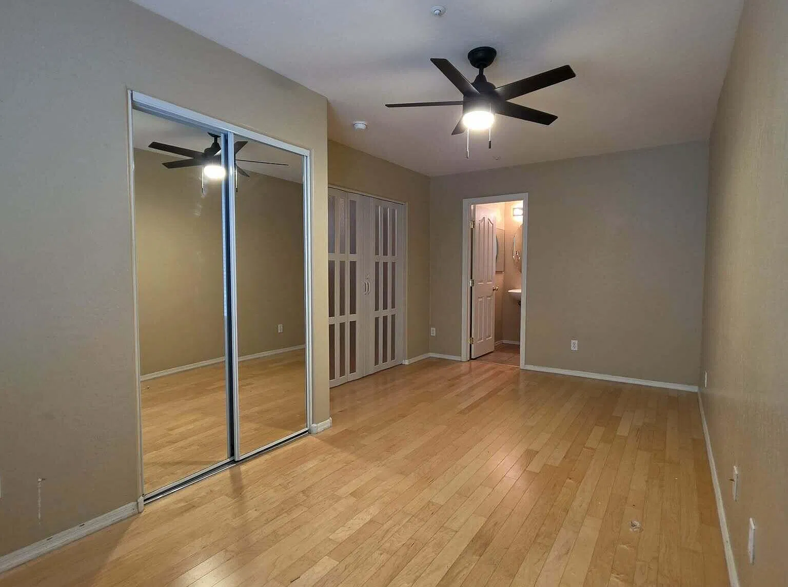 3 bed, 3.0 bath, 1572 sqft, $1,995 — Photo 4