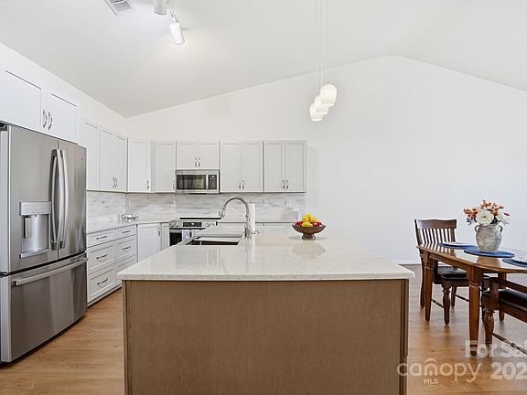 5th image of 6246 Meadow Glen Ln