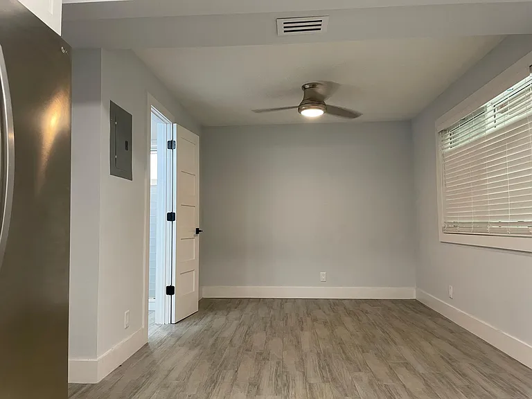 218 Seagate Ave #B — Photo 6