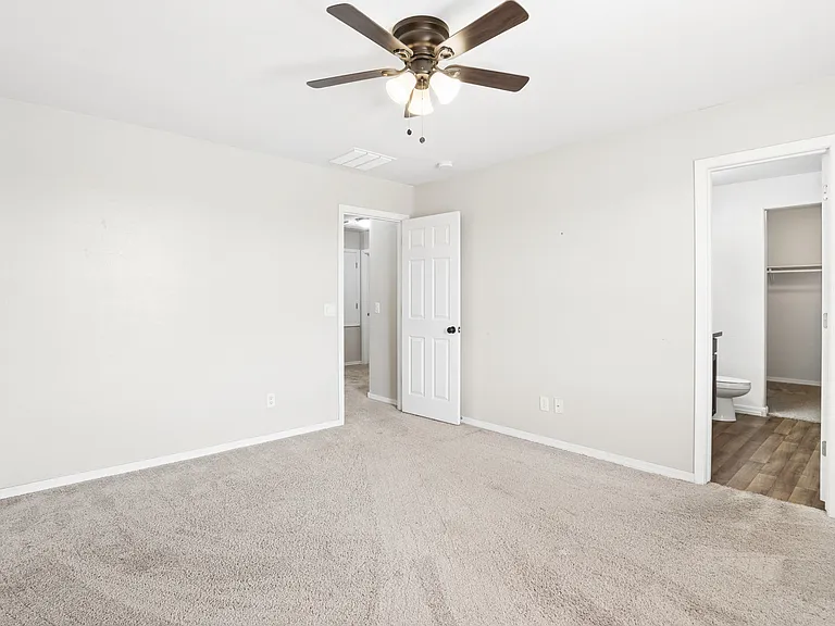 1748 N Logan Ln — Photo 11
