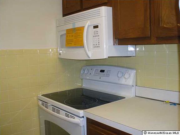 5th image of 1248 Hamilton Court #C
