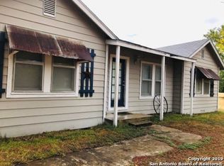 888 N State Highway 80, Nixon, TX 78140