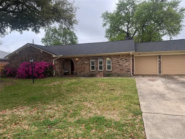 9942 Bayou Woods Dr, Baytown, TX 77521