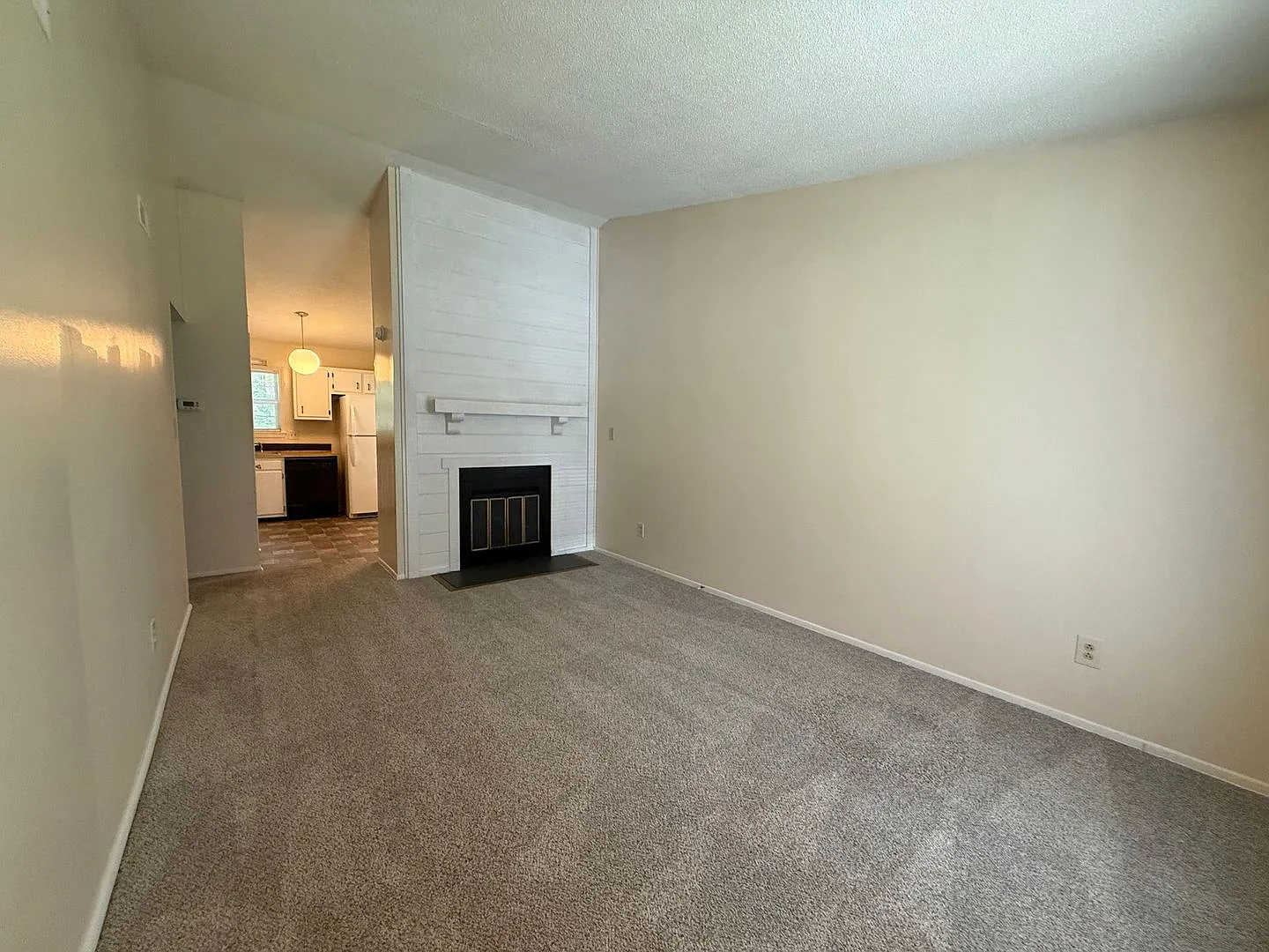 2 bedroom 1 bathroom — Photo 2