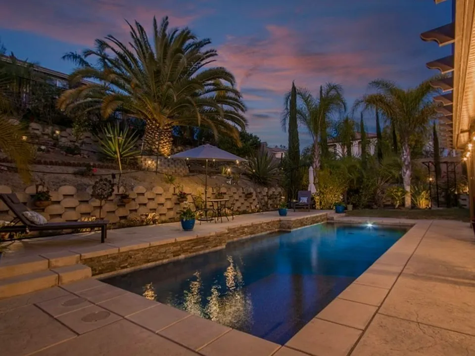 23990 Hollingsworth Dr