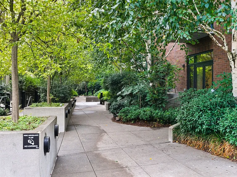 922 NW 11th Ave #110 — Photo 40