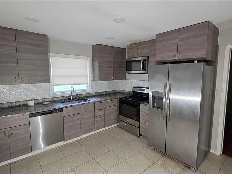 136 Hillsdale Dr SE — Photo 2
