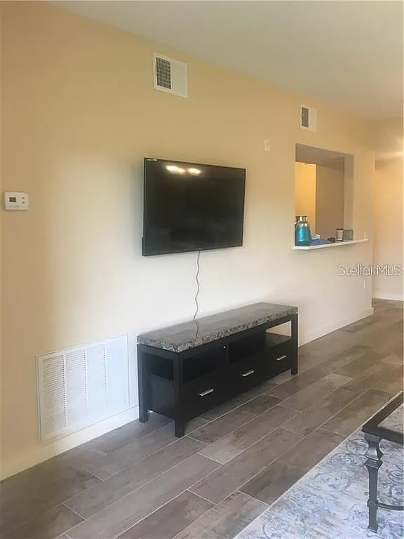 3 bed, 1151 sqft, $2,500 — Photo 3