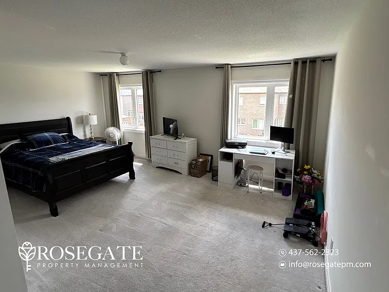 1011 Wickham Rd — Photo 12
