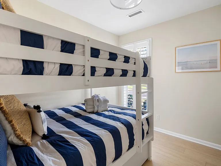 1121 Island View Dr — Photo 35