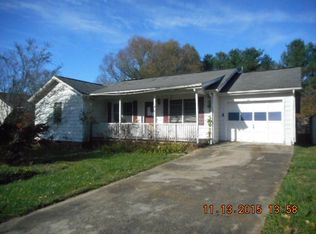 1008 Hopedale Dr, Lenoir, NC 28645