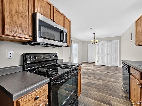 5th image of 1015 Carpathian Dr