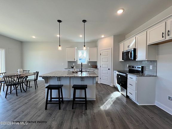 3rd image of 211 Cardovia Way