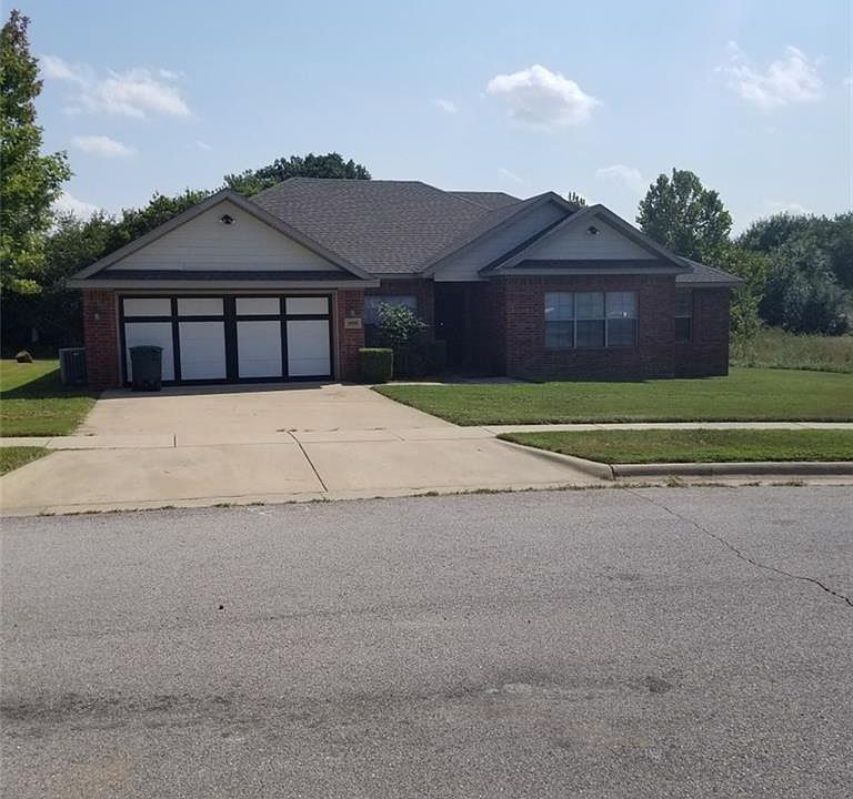 1st image of 2800 N Cassius Ln