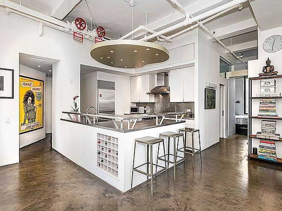 3rd image of 116 W 29th St APT 12C