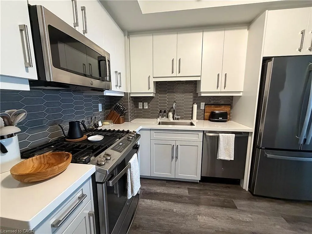1 bed, 1.0 bath, 629 sqft, $2,400 — Photo 2
