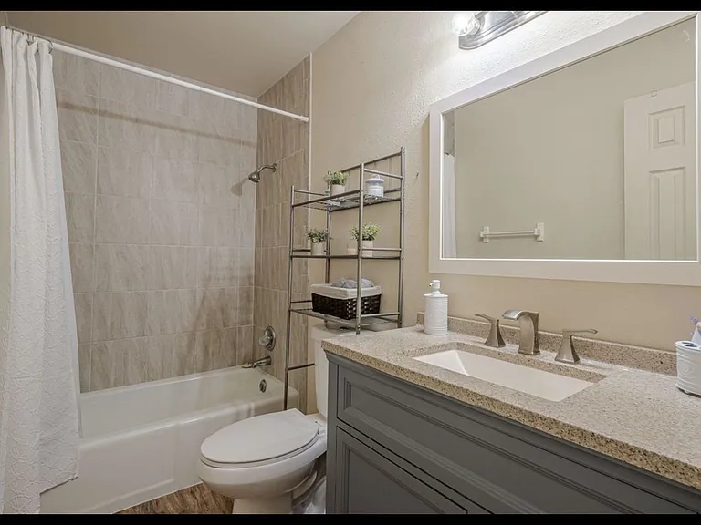 2832 1/2 Texas Ave — Photo 9