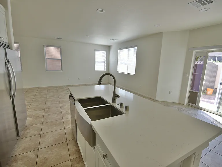 3041 Lake Como Ave — Photo 11