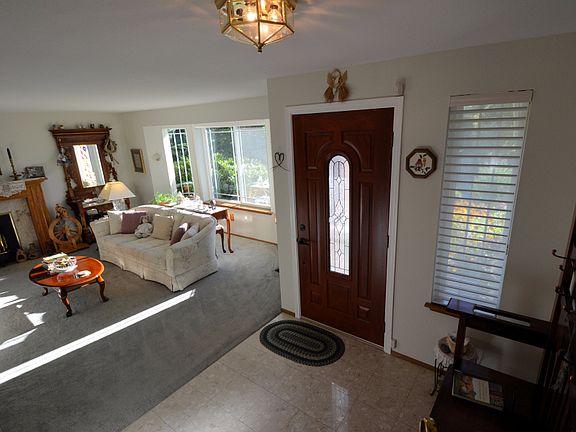 4th image of 12303 205th Avenue Ct E