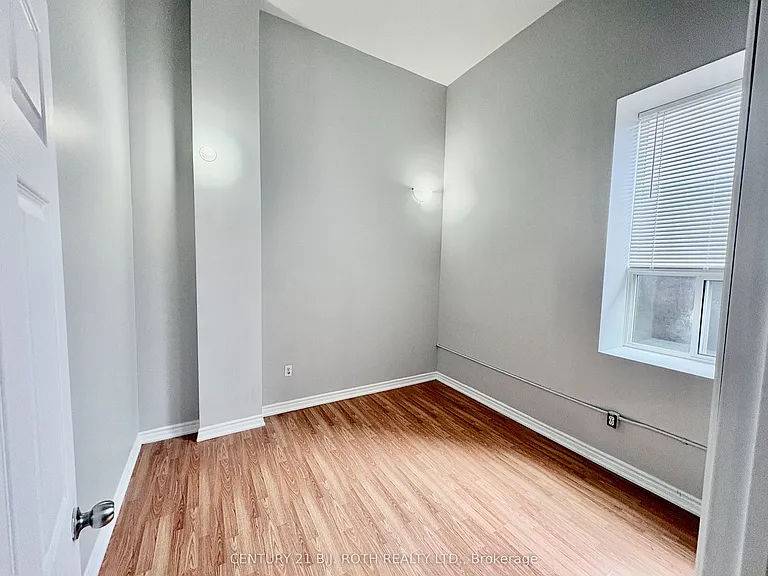19 Dunlop St W #205 — Photo 8